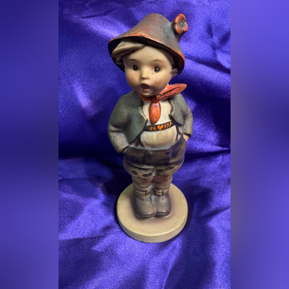 Vintage W. GOEBEL Hummel Charming Boy Figurine  Germany #95 small chip on bottom